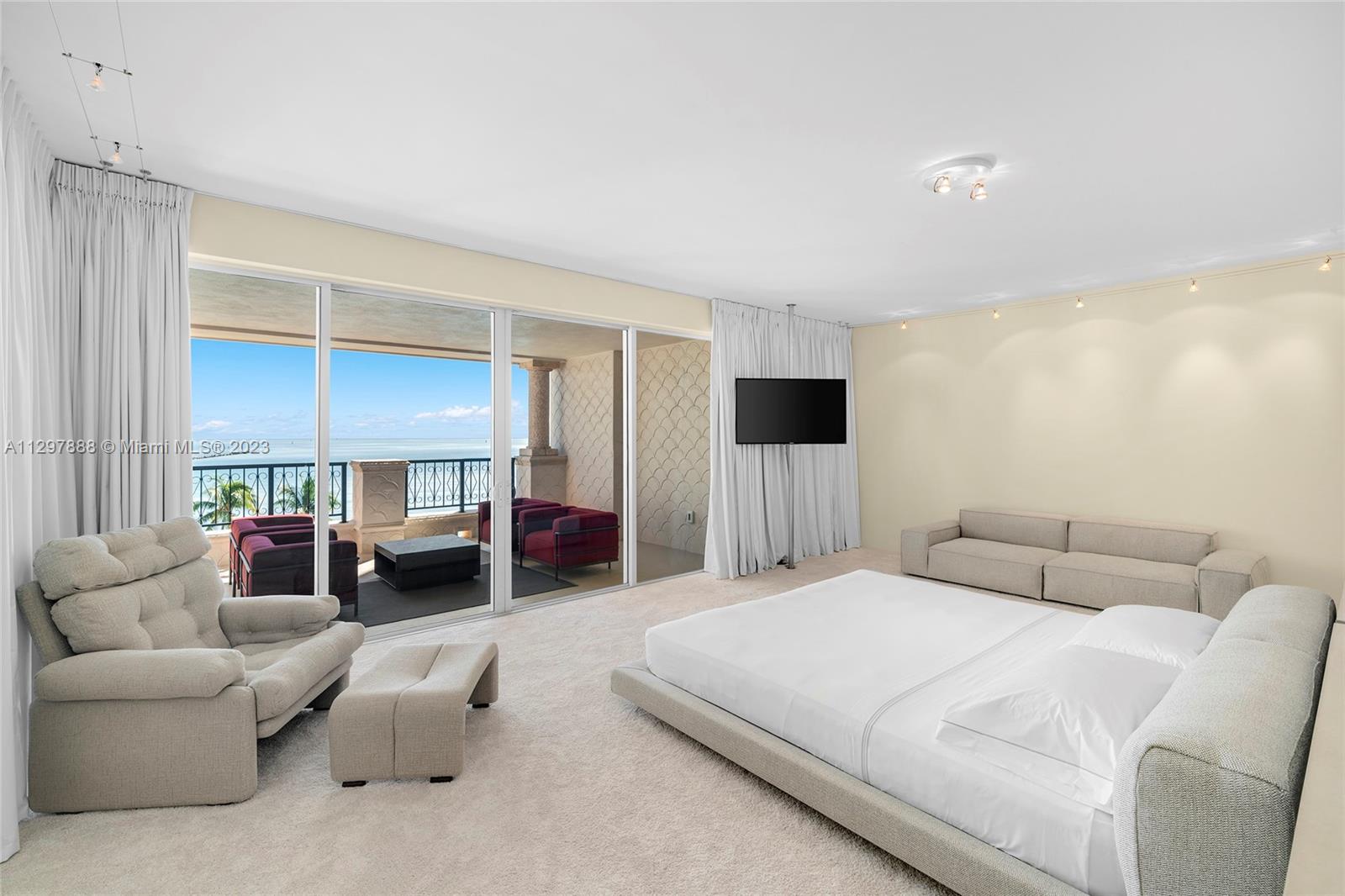 FISHER ISLAND - Residential