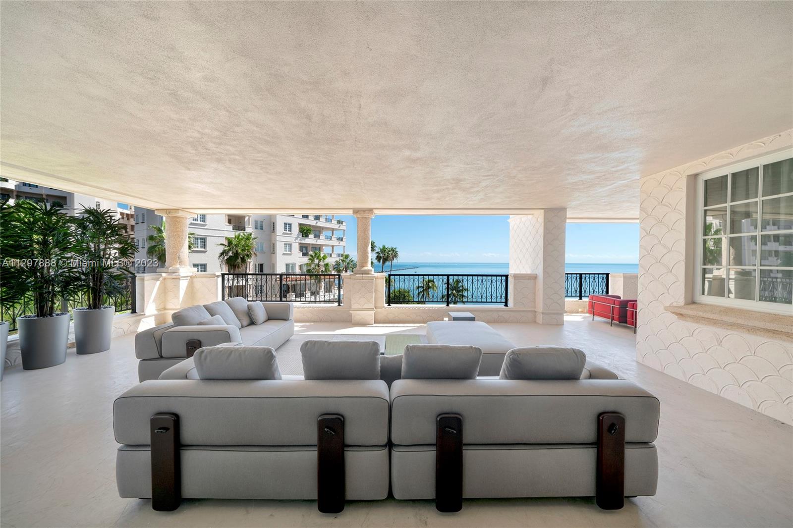 FISHER ISLAND - Residential