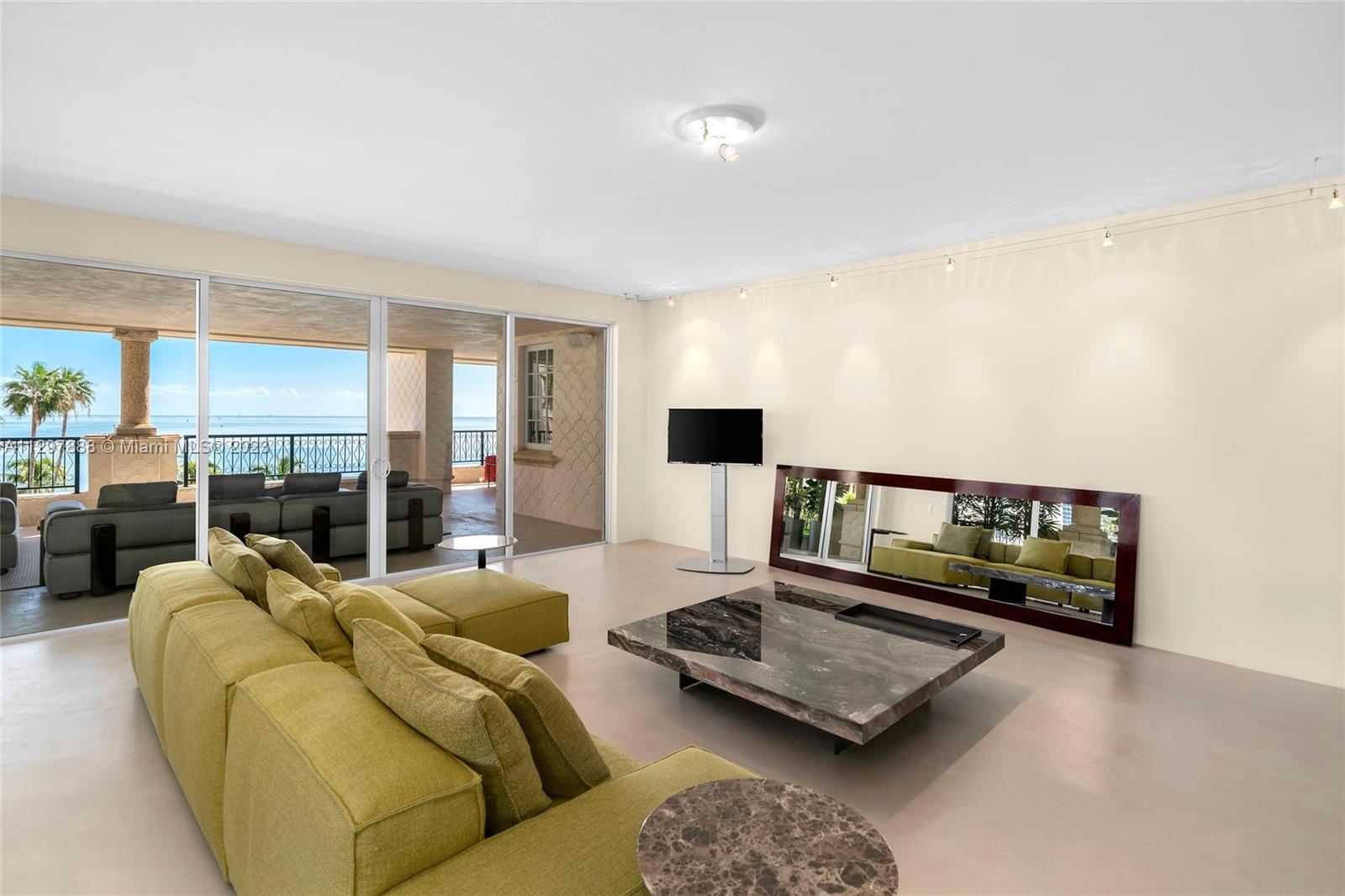 FISHER ISLAND - Residential