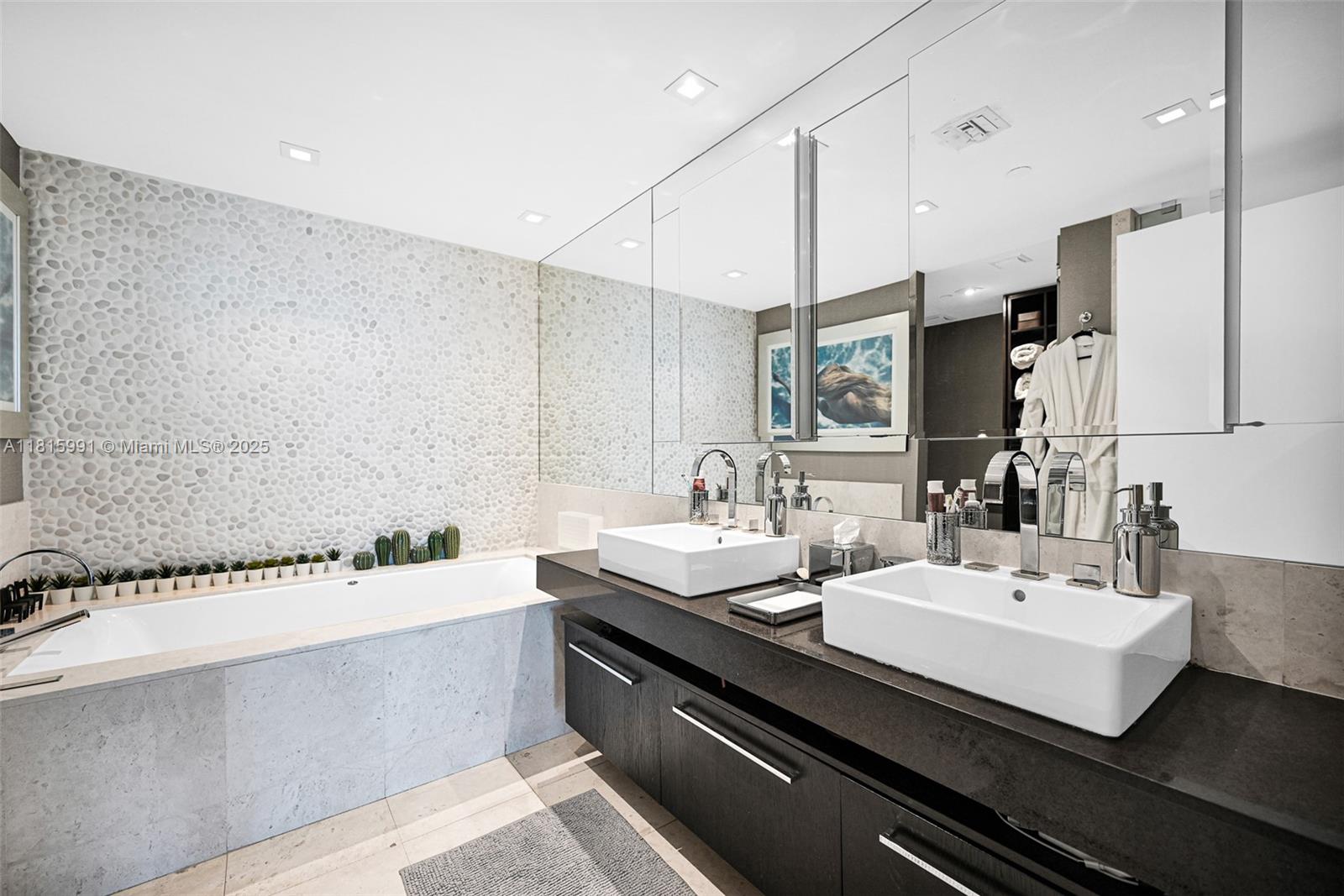 JADE OCEAN CONDO - Residential