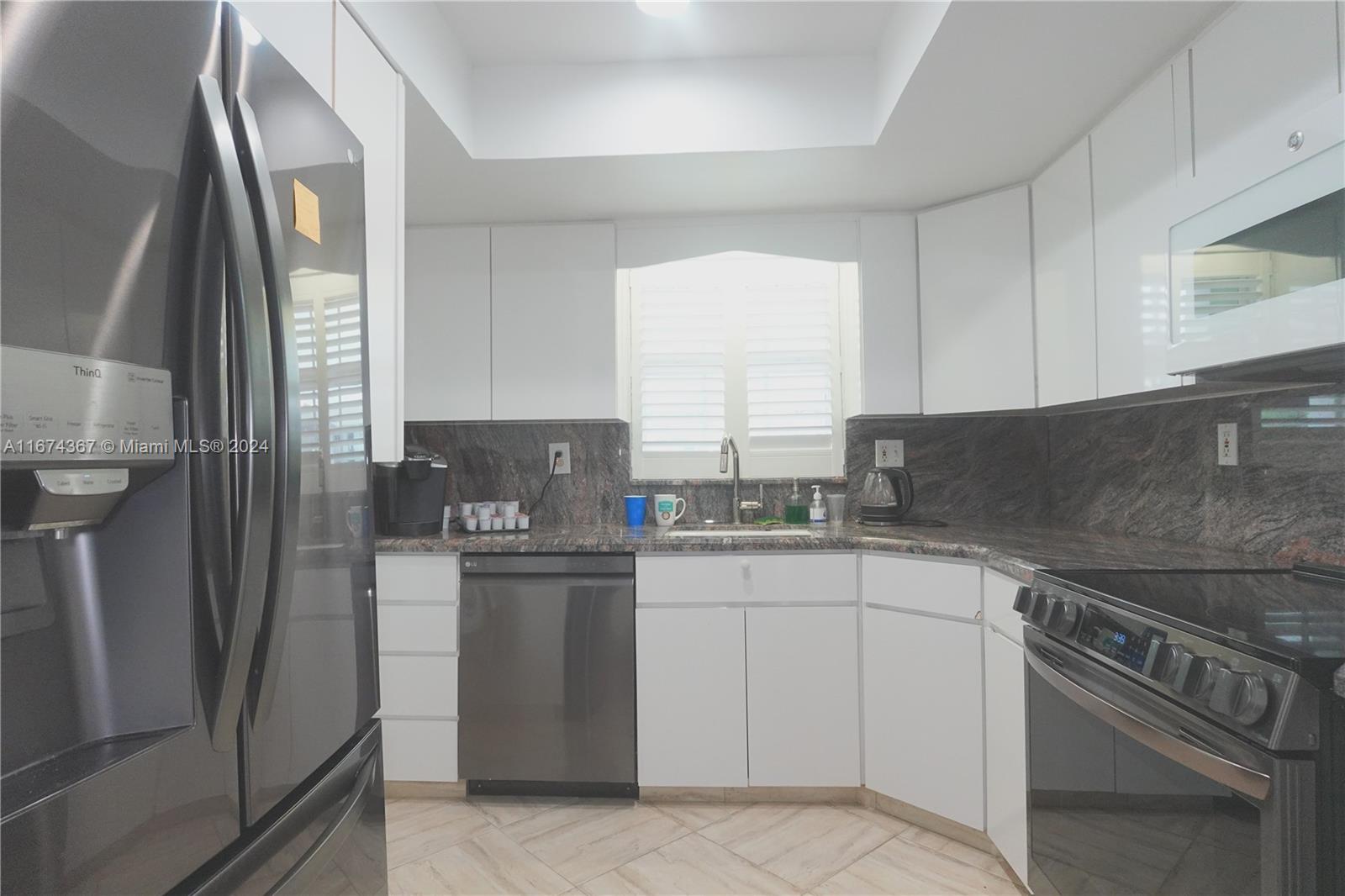 HAMPSHIRE ARMS CONDO APTS - Residential