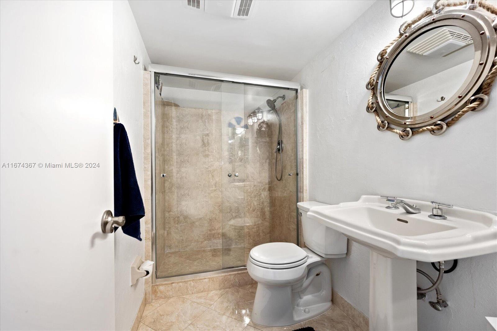 HAMPSHIRE ARMS CONDO APTS - Residential