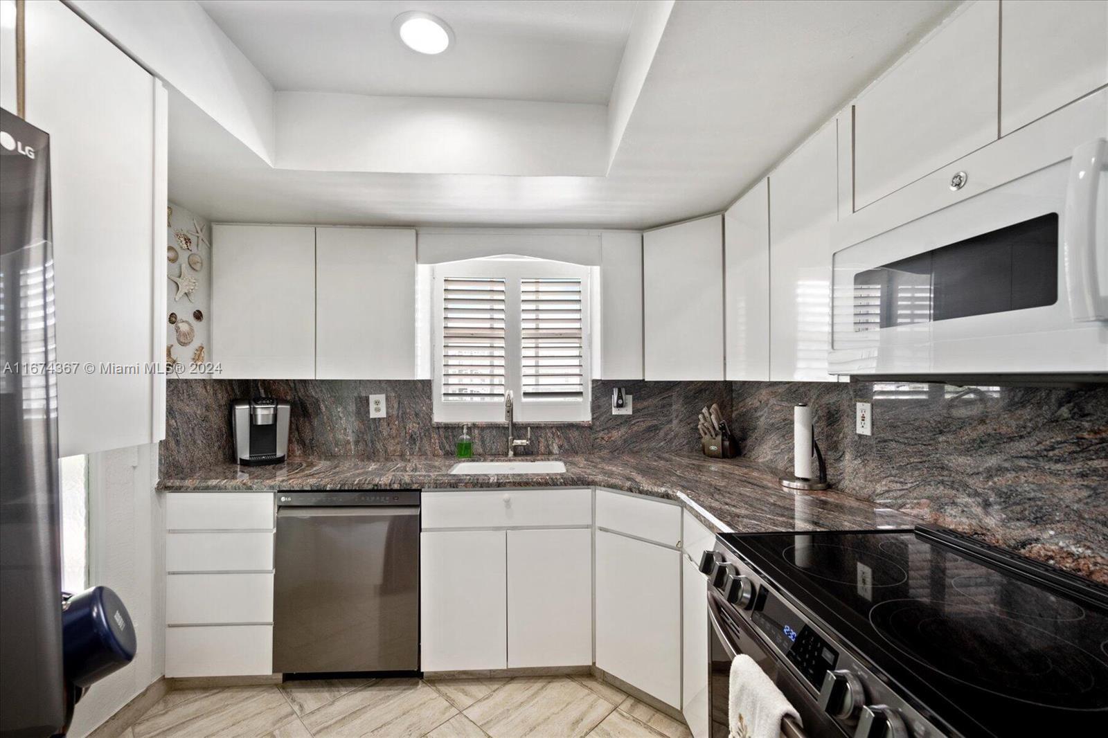 HAMPSHIRE ARMS CONDO APTS - Residential