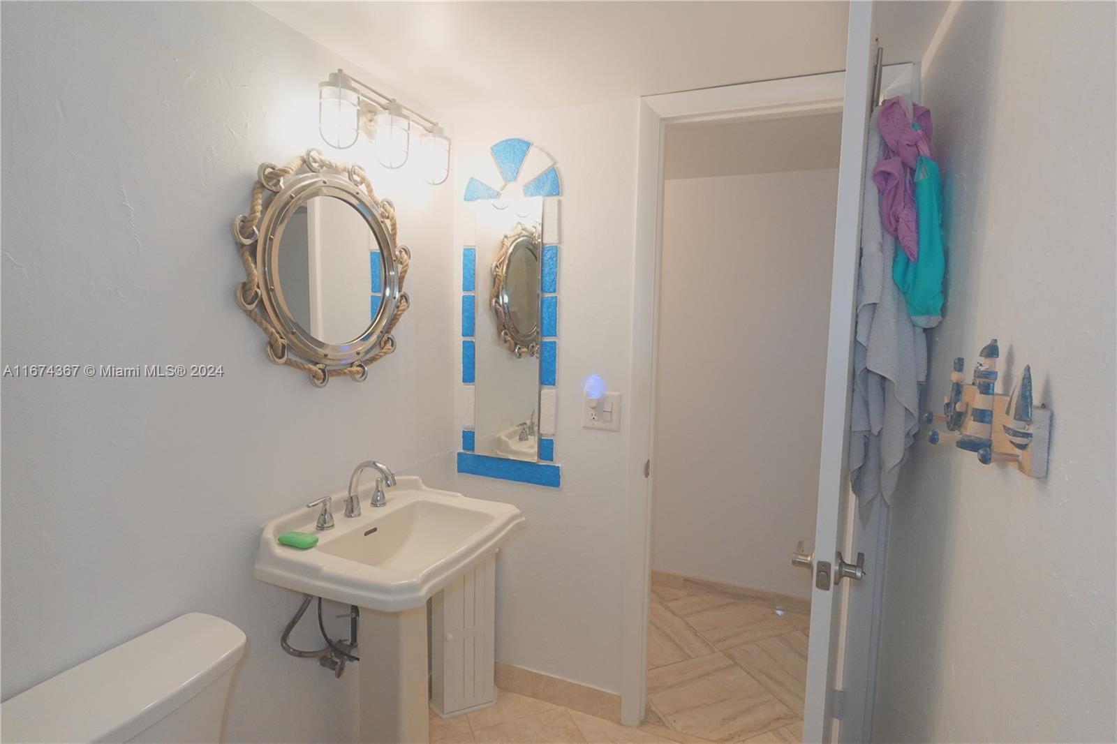 HAMPSHIRE ARMS CONDO APTS - Residential