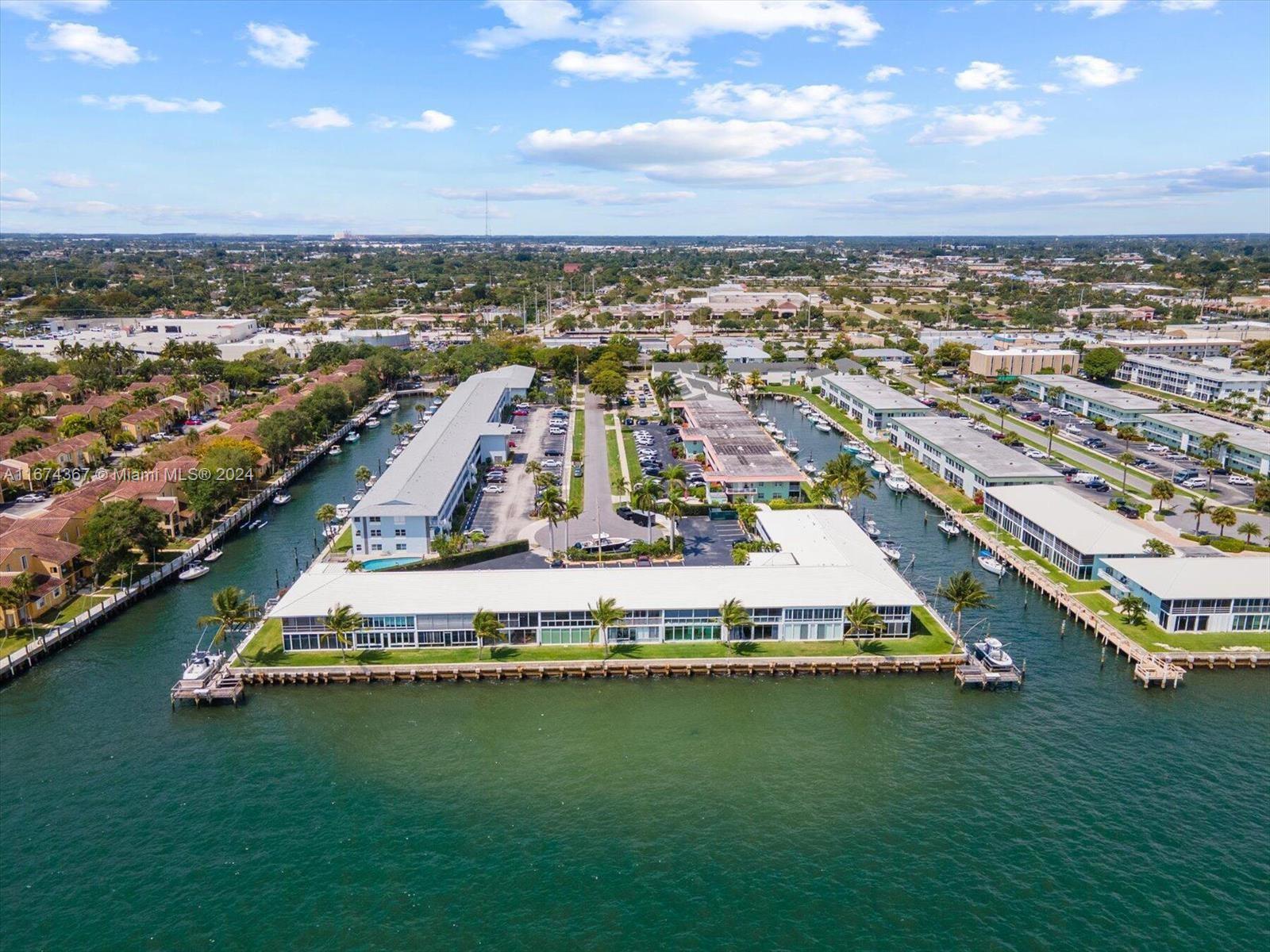 HAMPSHIRE ARMS CONDO APTS - Residential