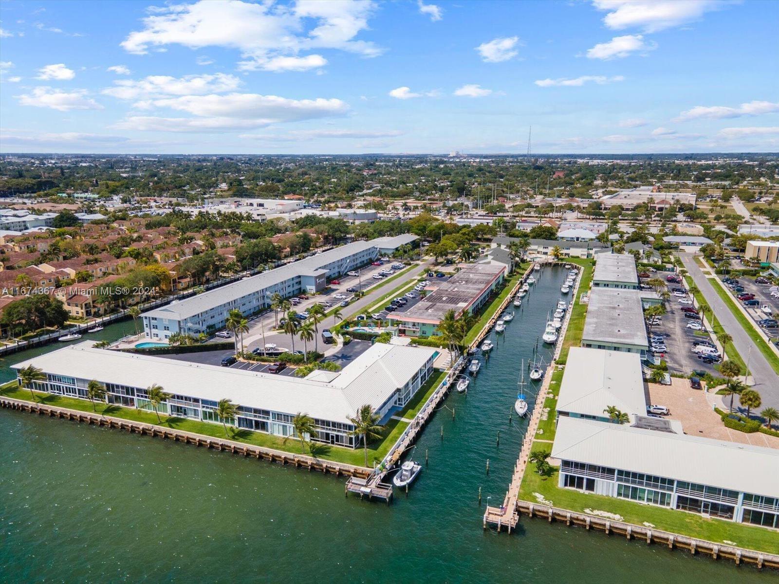 HAMPSHIRE ARMS CONDO APTS - Residential