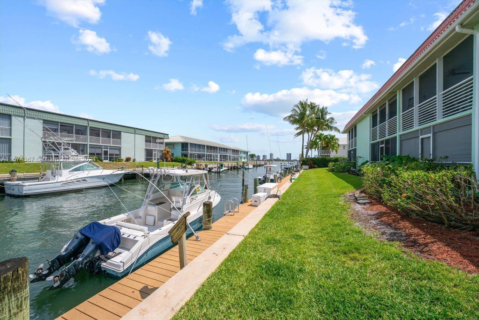 HAMPSHIRE ARMS CONDO APTS - Residential