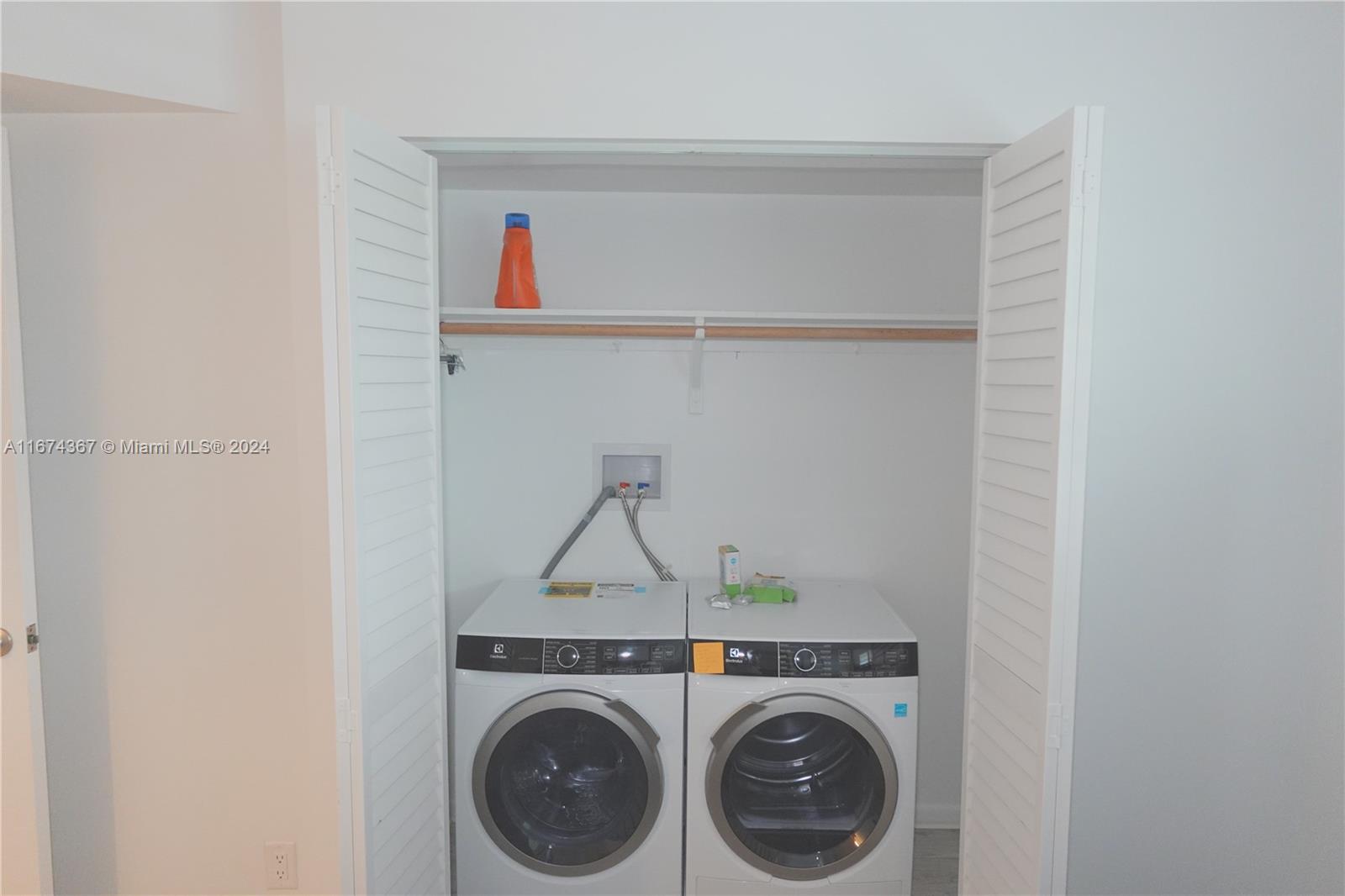 HAMPSHIRE ARMS CONDO APTS - Residential