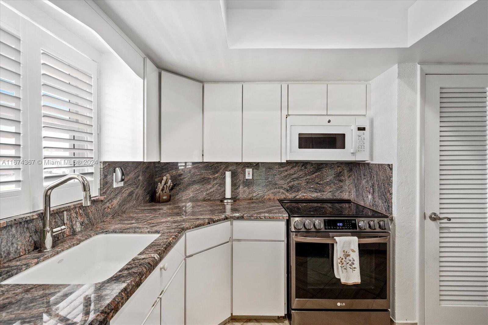 HAMPSHIRE ARMS CONDO APTS - Residential