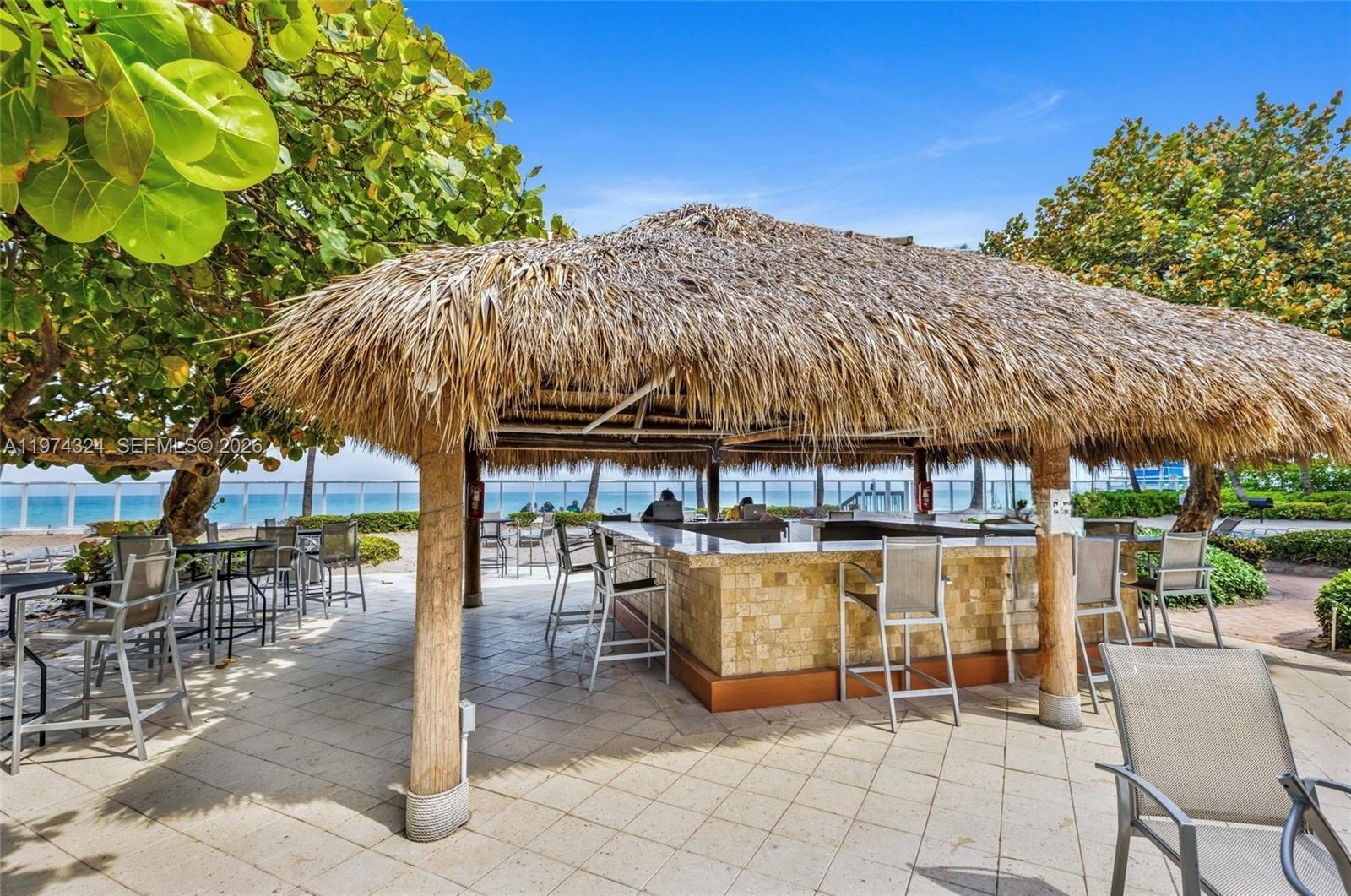 RESIDENCES ON HOLLYWOOD B - Residential Lease