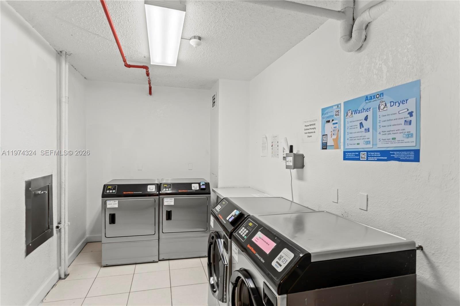 RESIDENCES ON HOLLYWOOD B - Residential Lease