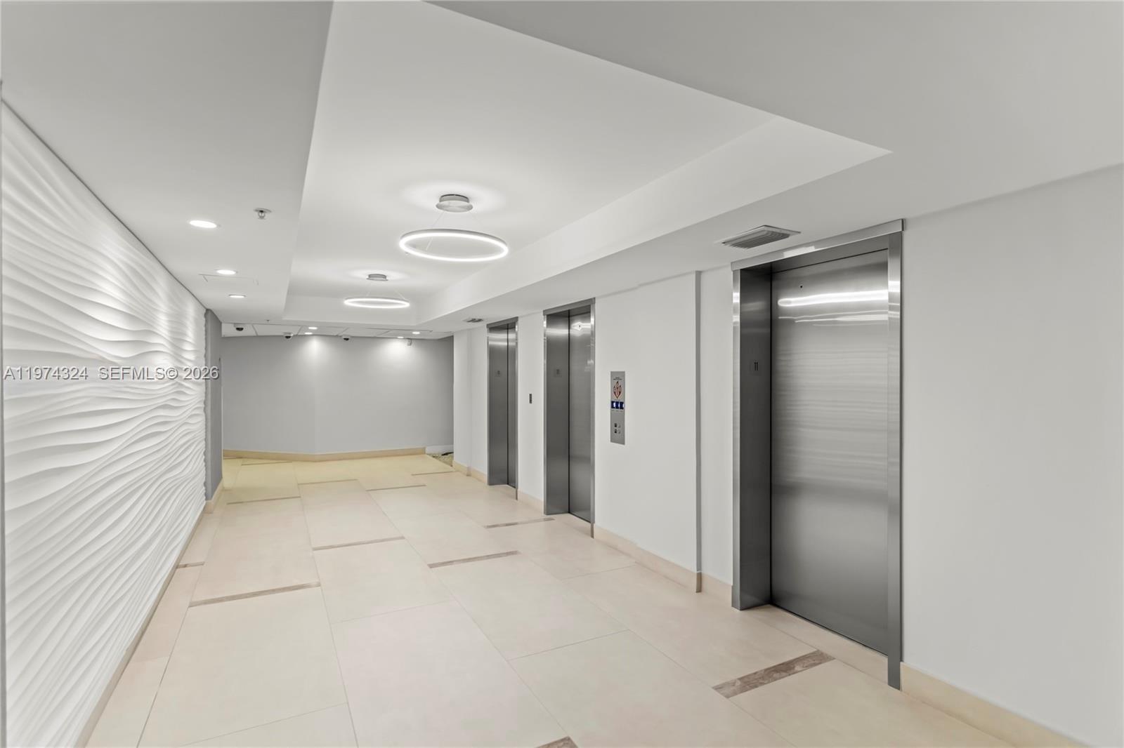 RESIDENCES ON HOLLYWOOD B - Residential Lease