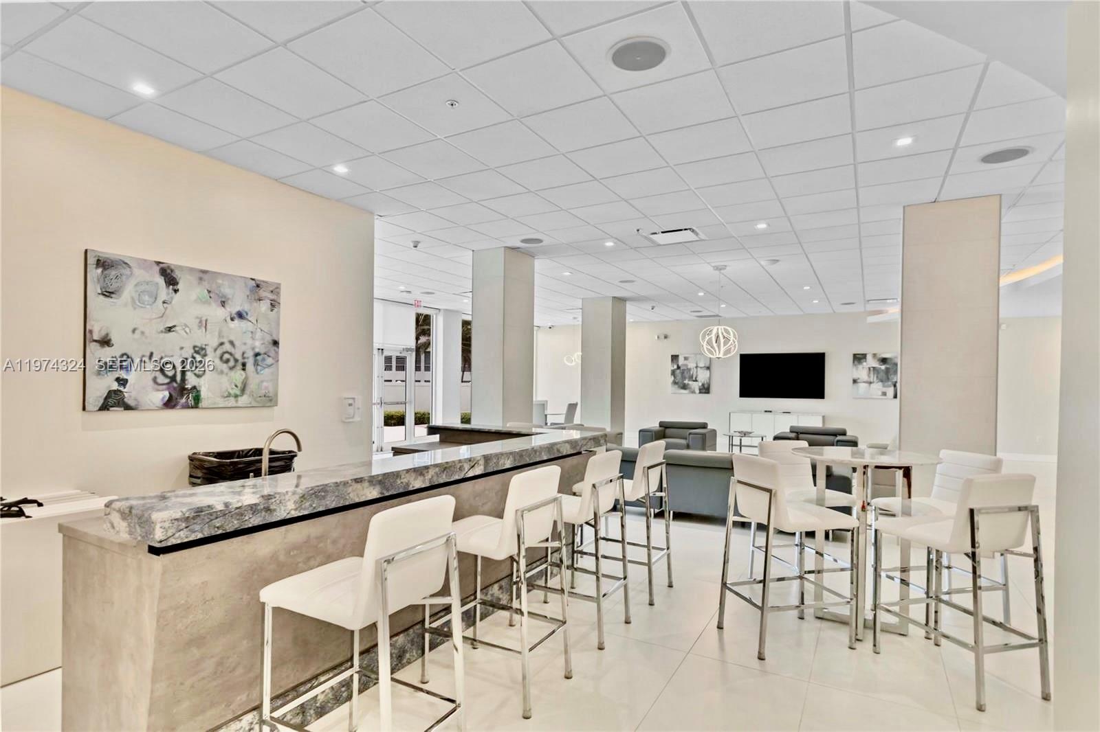 RESIDENCES ON HOLLYWOOD B - Residential Lease