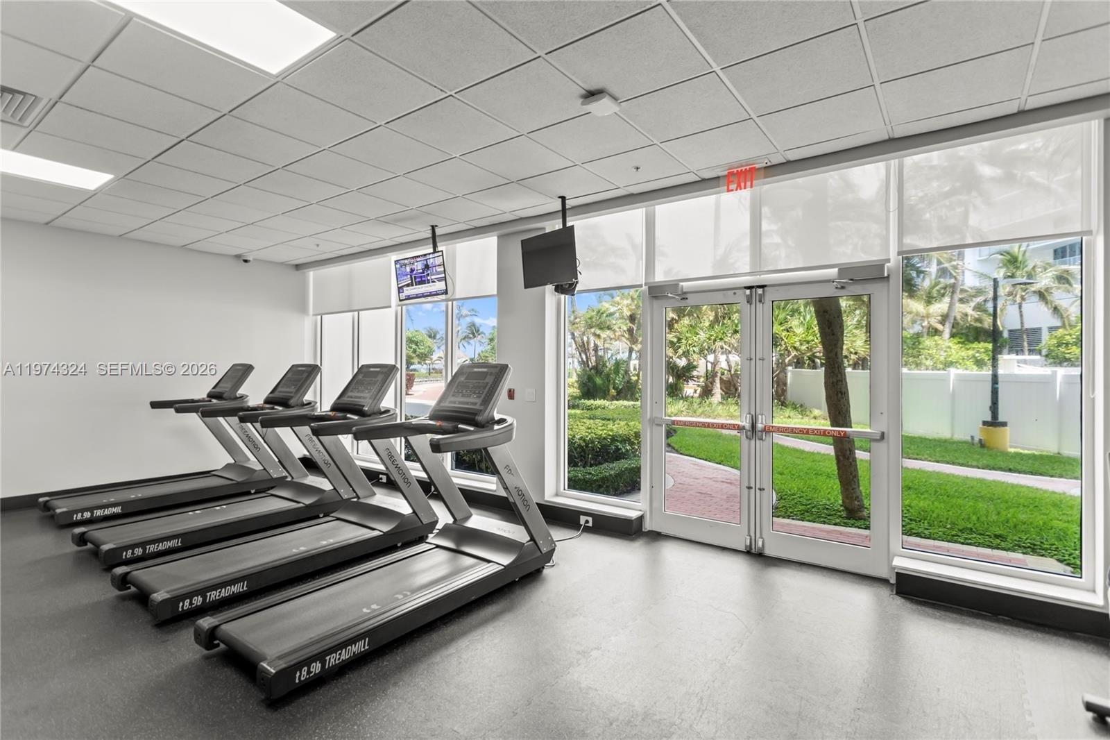 RESIDENCES ON HOLLYWOOD B - Residential Lease