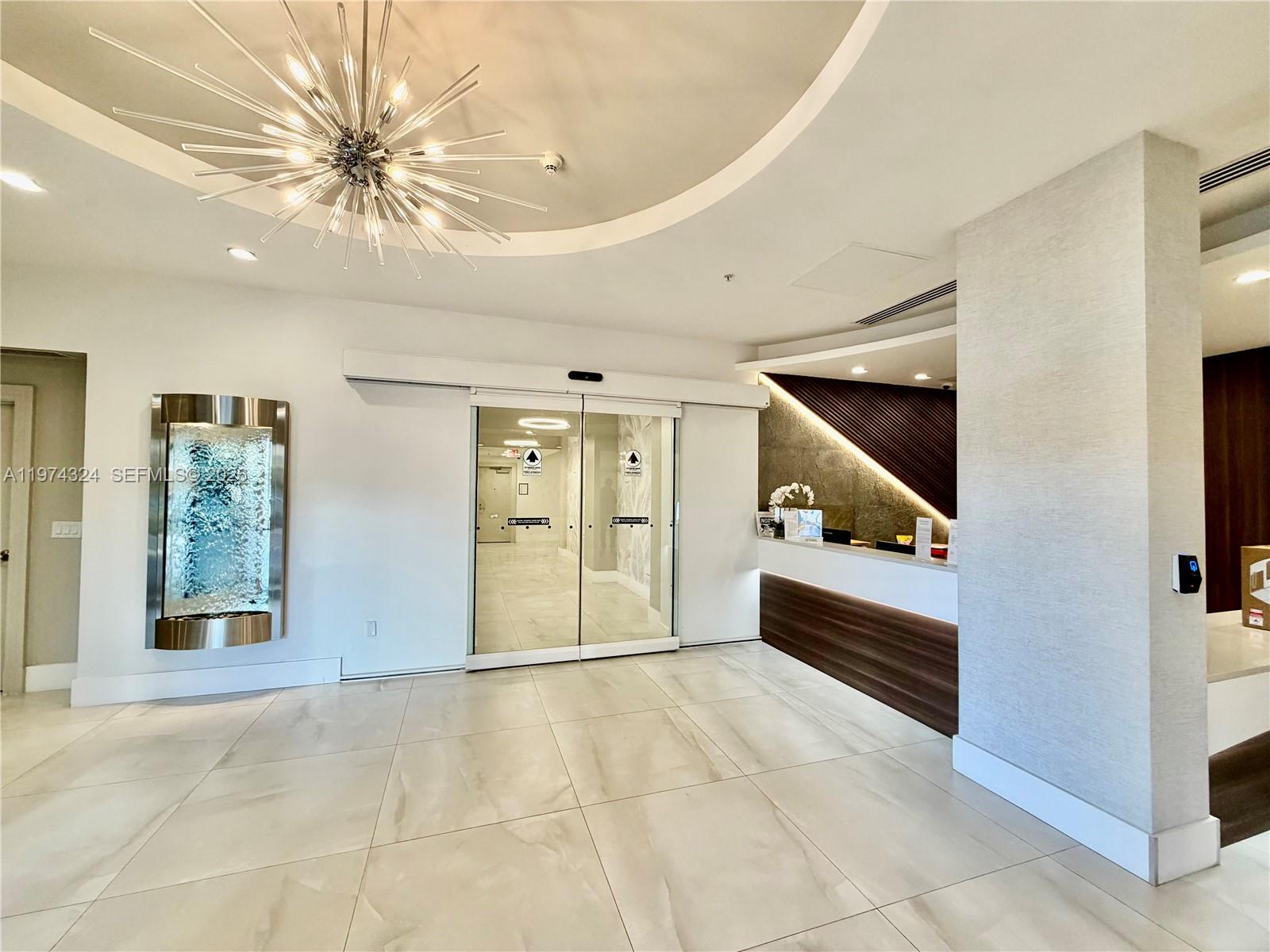 RESIDENCES ON HOLLYWOOD B - Residential Lease