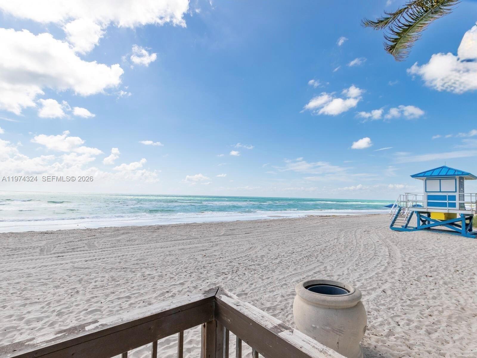 RESIDENCES ON HOLLYWOOD B - Residential Lease