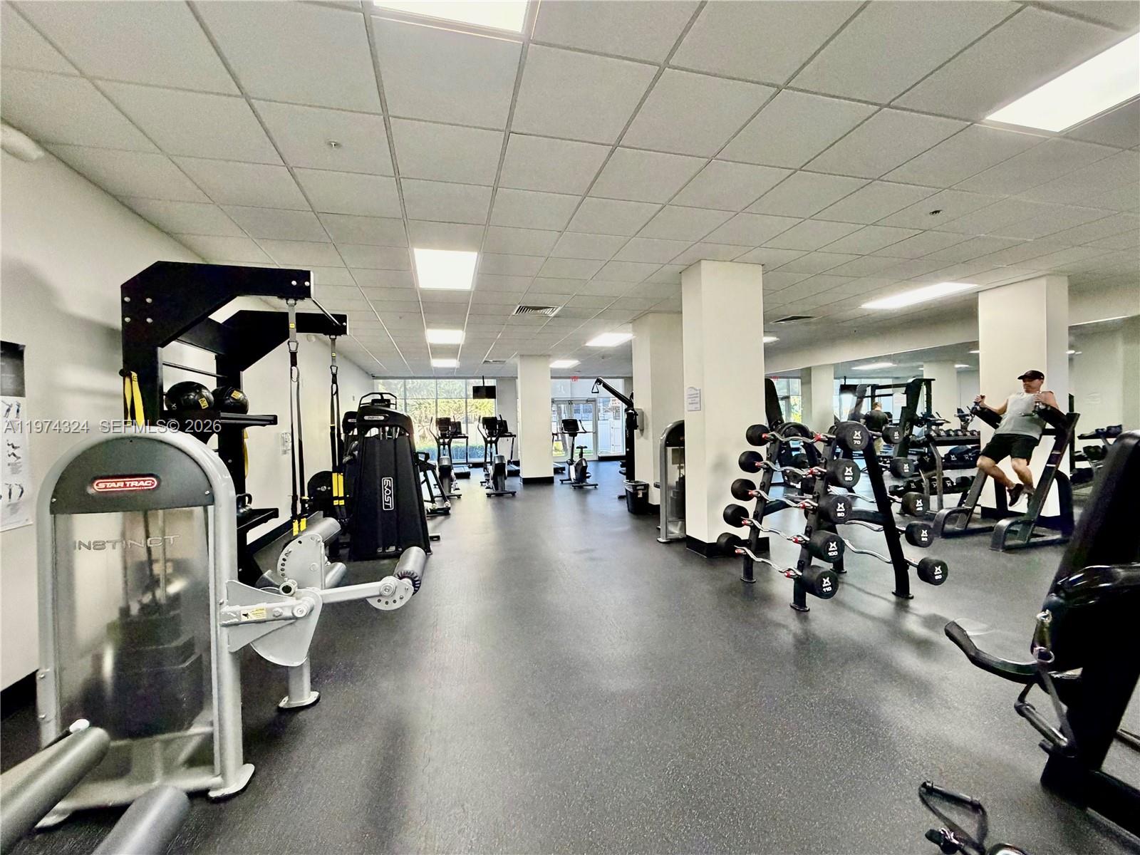 RESIDENCES ON HOLLYWOOD B - Residential Lease