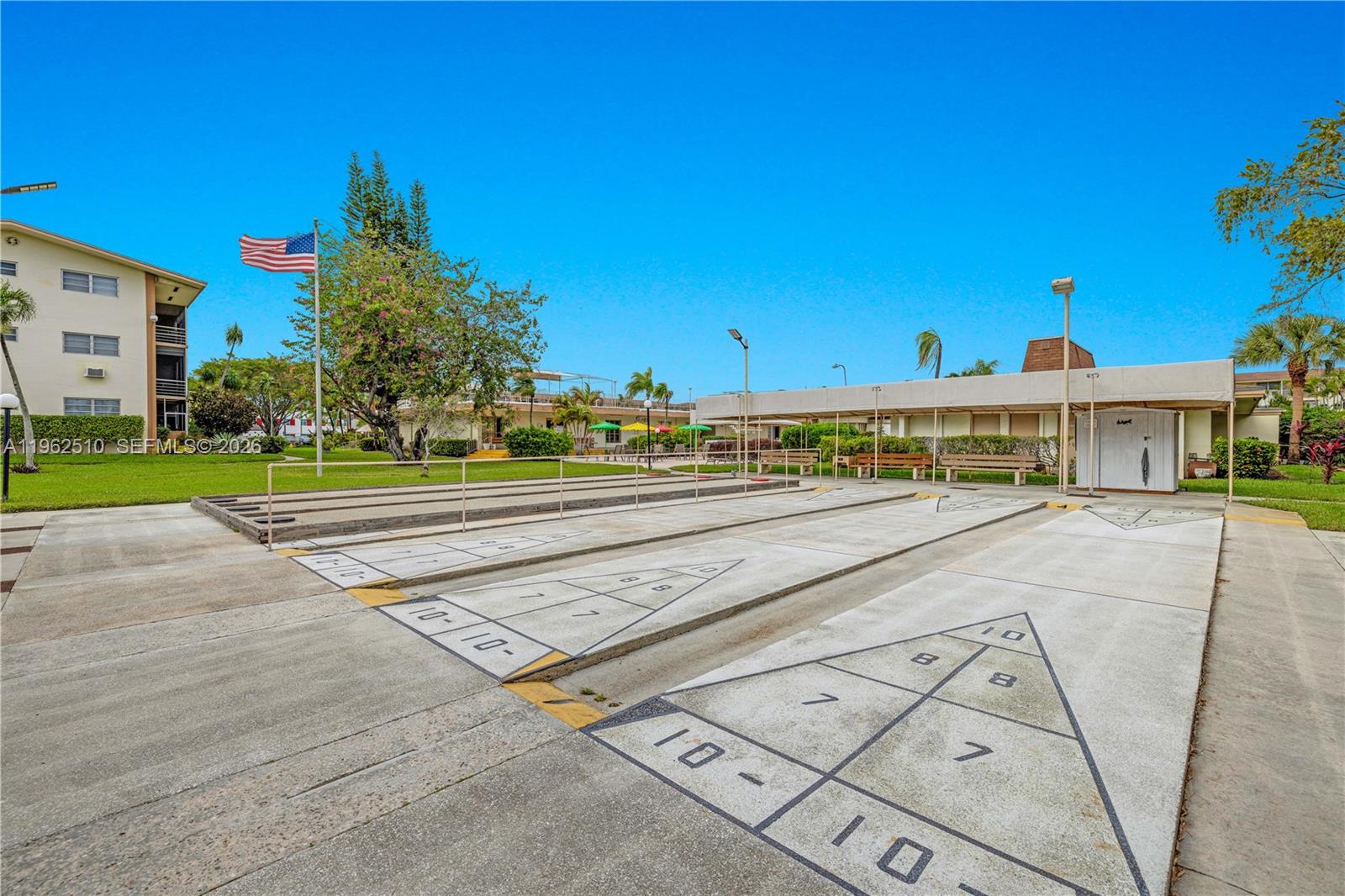 MAR-LEN GARDENS NO 11 COR - Residential