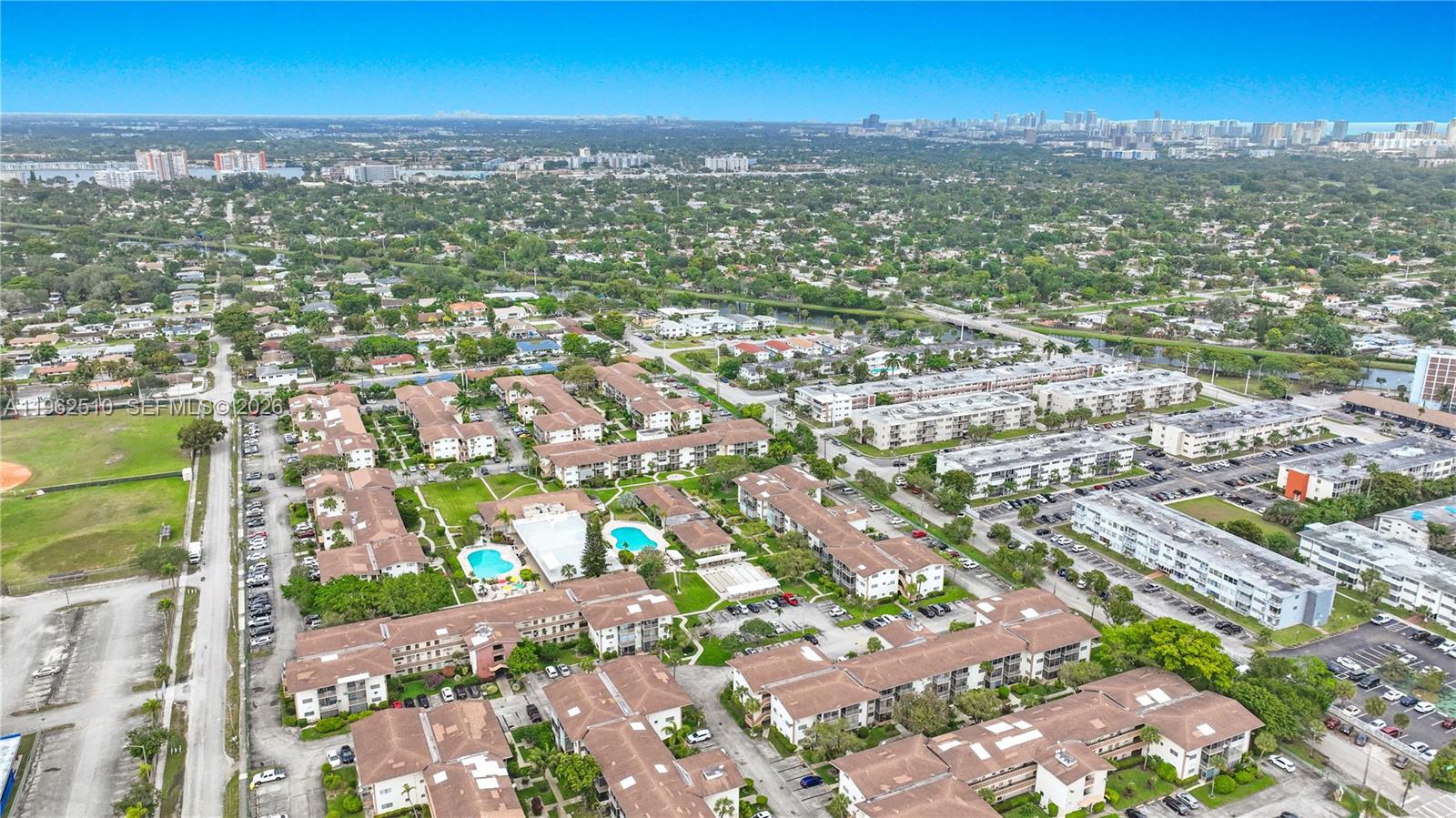 MAR-LEN GARDENS NO 11 COR - Residential