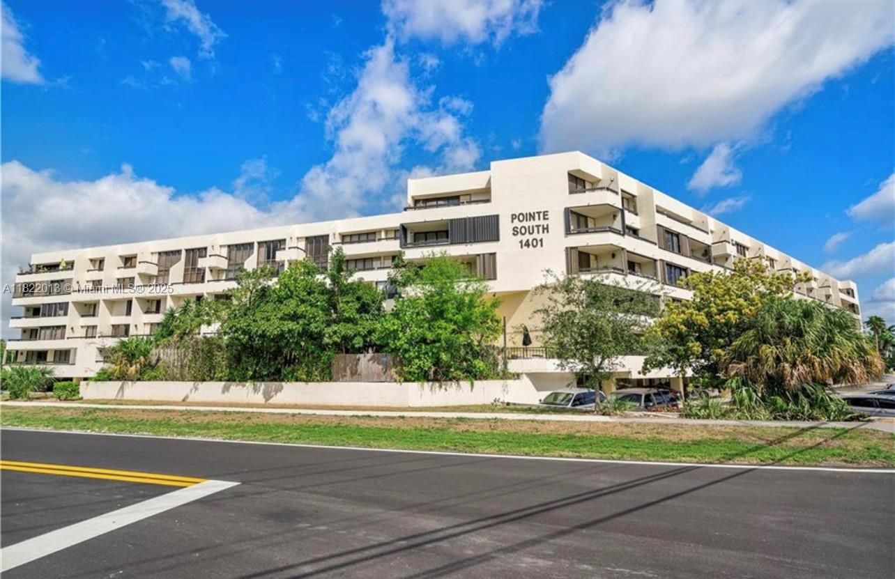 POINTE SOUTH CONDO - Residential