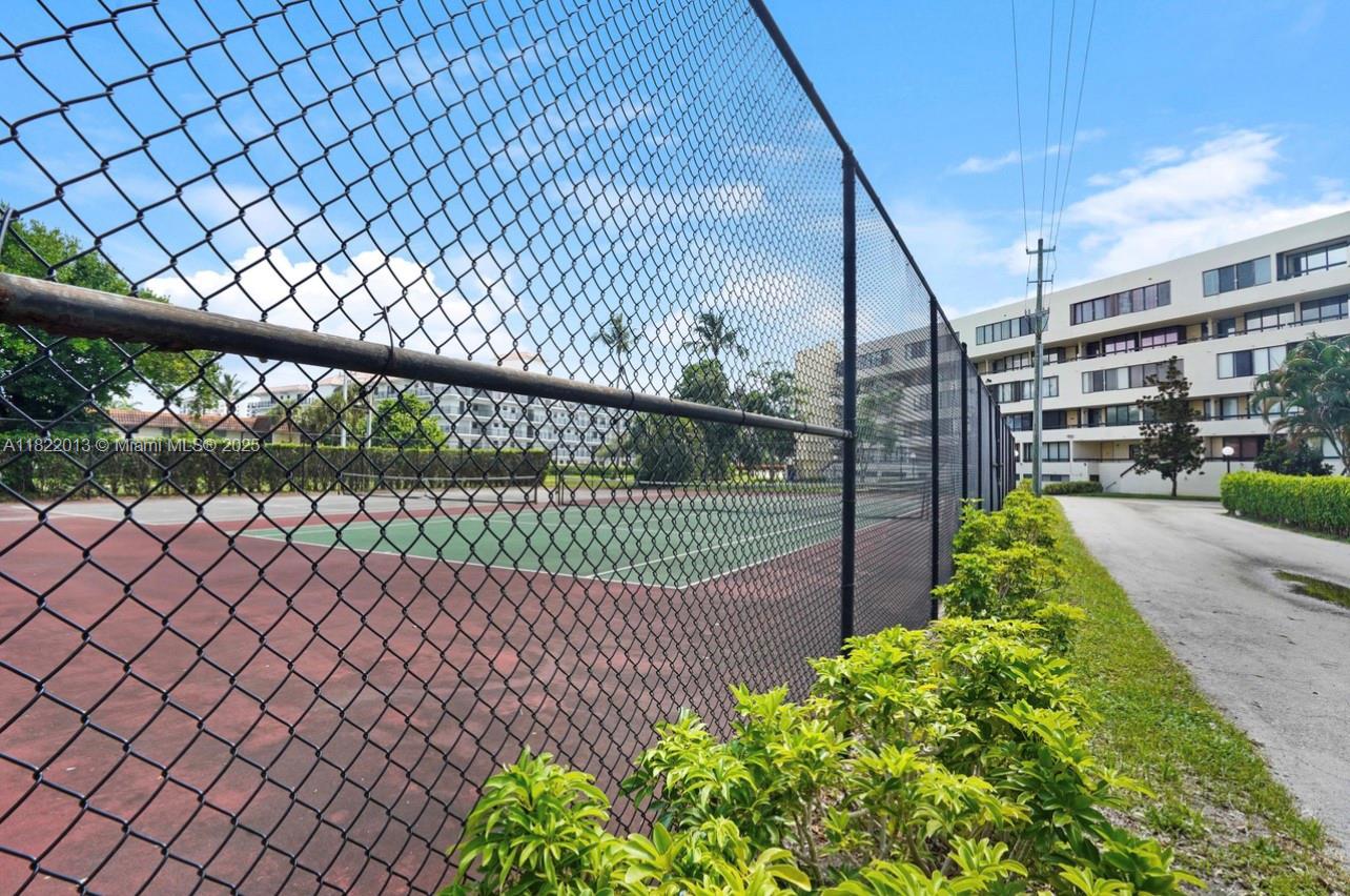 POINTE SOUTH CONDO - Residential
