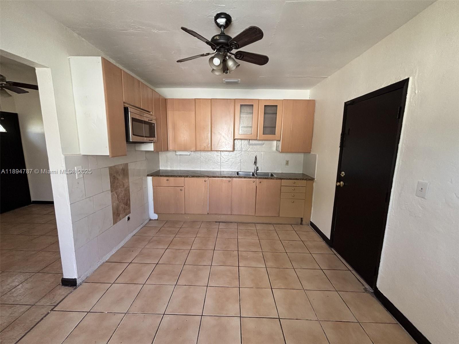 PL OF NORTH HAVEN - Residential Lease