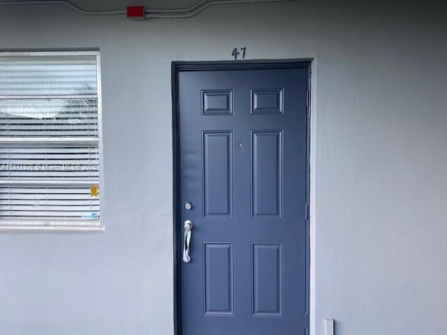 Excellent opportunity fully remodeled condo in a great location. 1 bedroom 1 bathroom, central air, gas range and washer/dryer inside unit. A must see !!!!