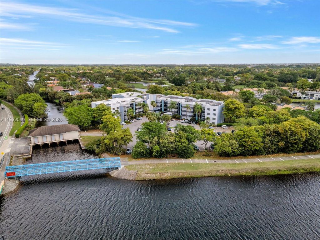 Photo of 1021 Mockingbird Ln #302, Plantation, FL 33324 (MLS # A11992560)