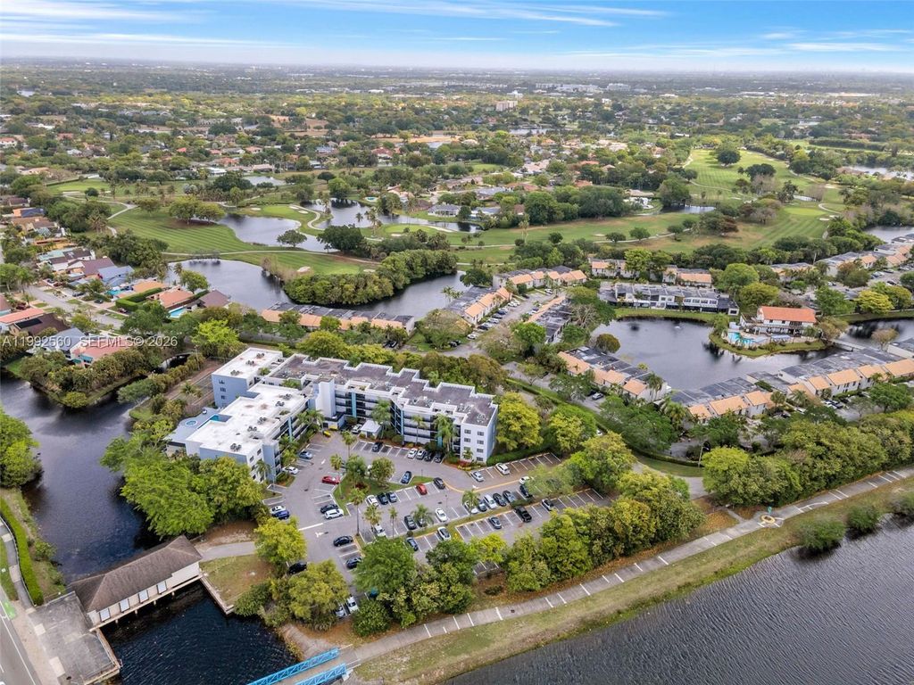 Photo of 1021 Mockingbird Ln #302, Plantation, FL 33324 (MLS # A11992560)