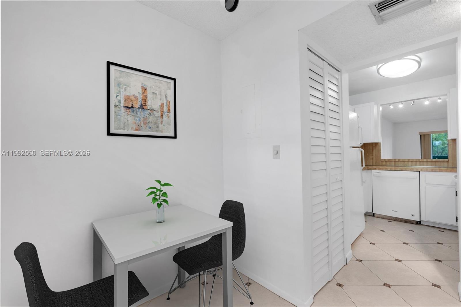 View photos, virtual tours, details... 1021 Mockingbird Ln 302