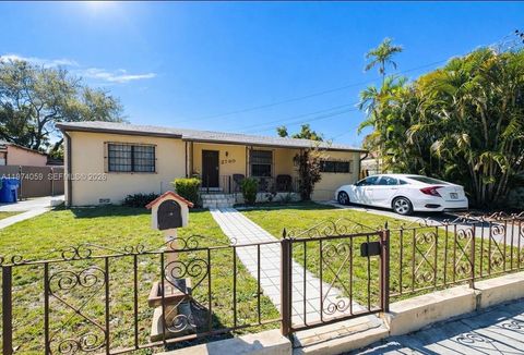 2760 NW 4th Ter Miami FL 33125