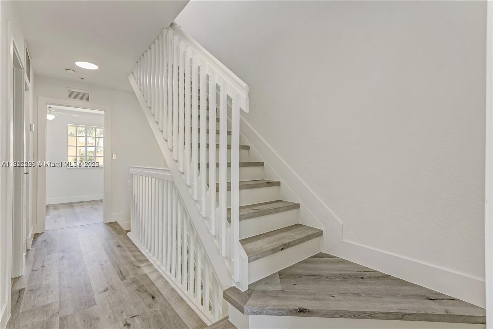 AQUA VISTA TOWNHOMES COND0 - Residential