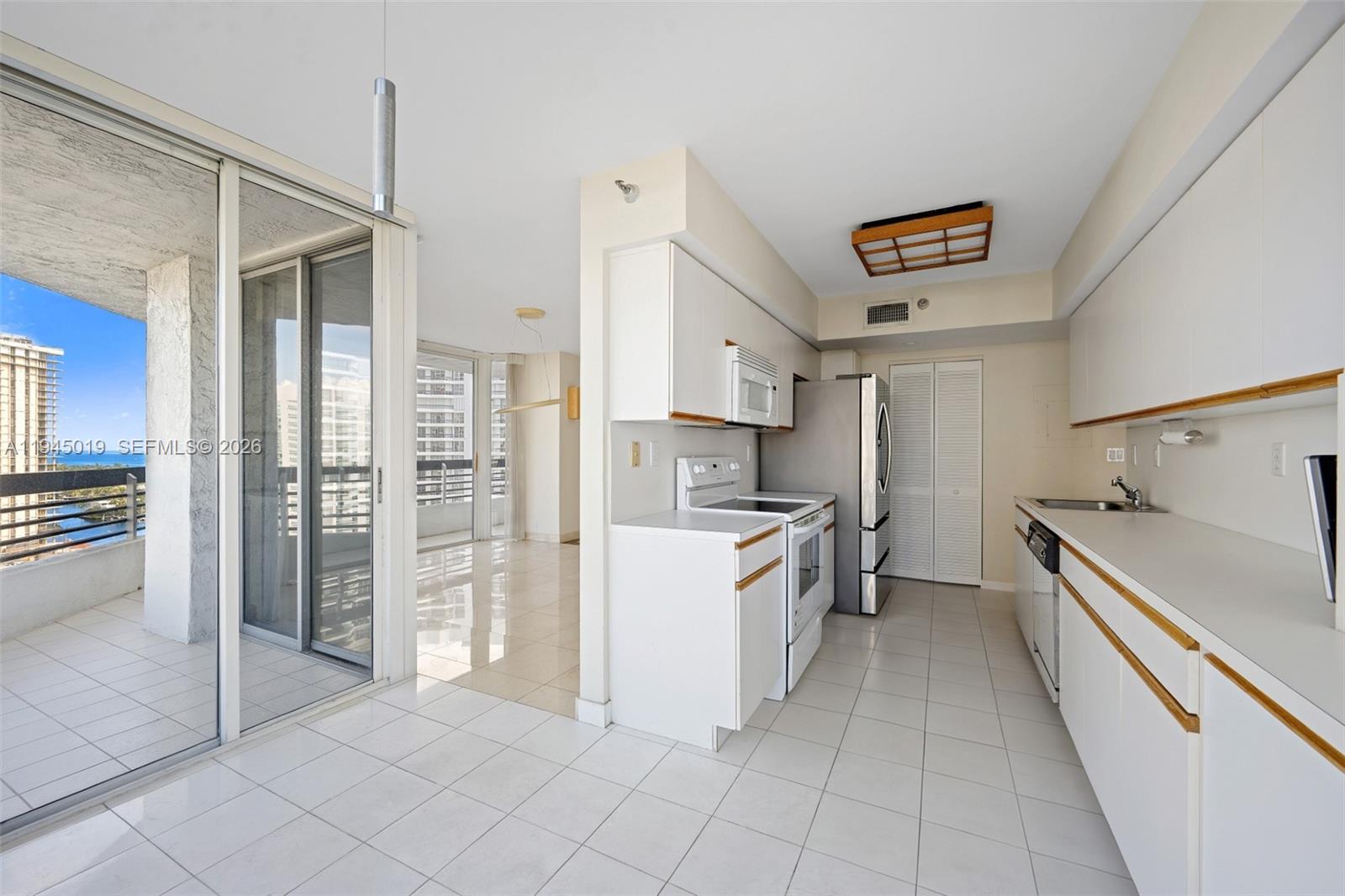 MYSTIC POINTE CONDO NO TH - Residential