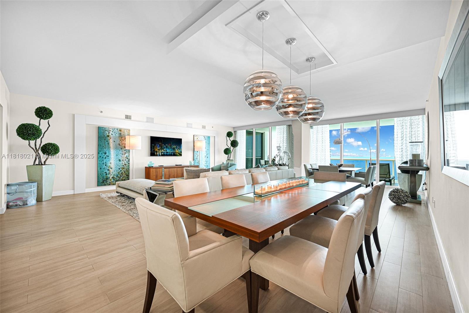 TRUMP HOLLYWOOD - Residential