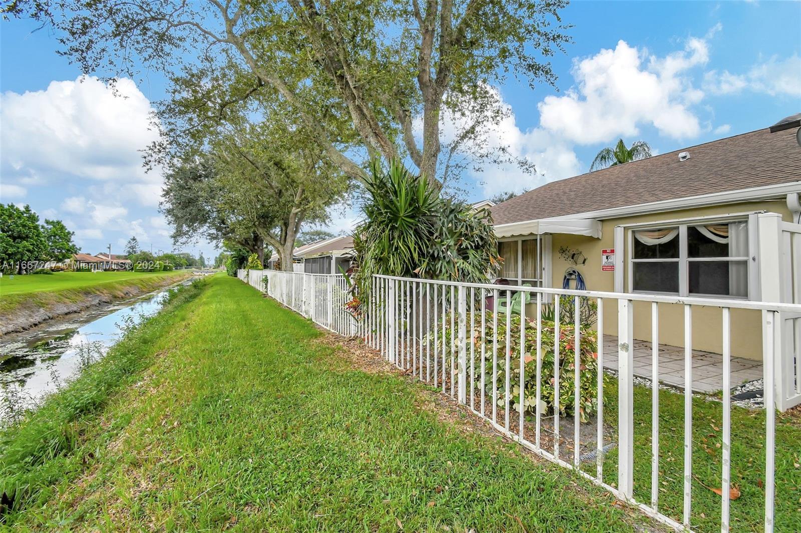 VILLAGES OF WOODLAKE 4 - Residential