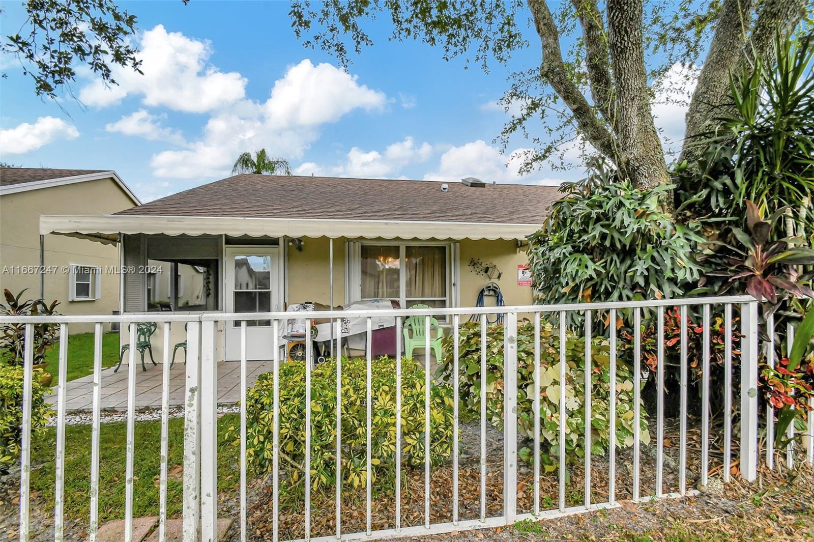 VILLAGES OF WOODLAKE 4 - Residential