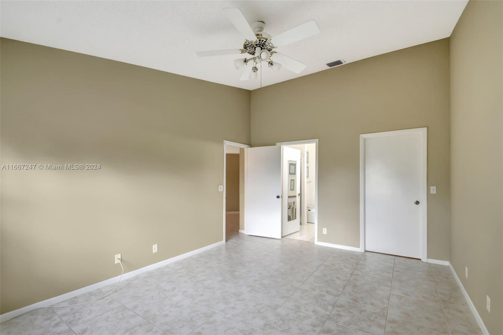 VILLAGES OF WOODLAKE 4 - Residential