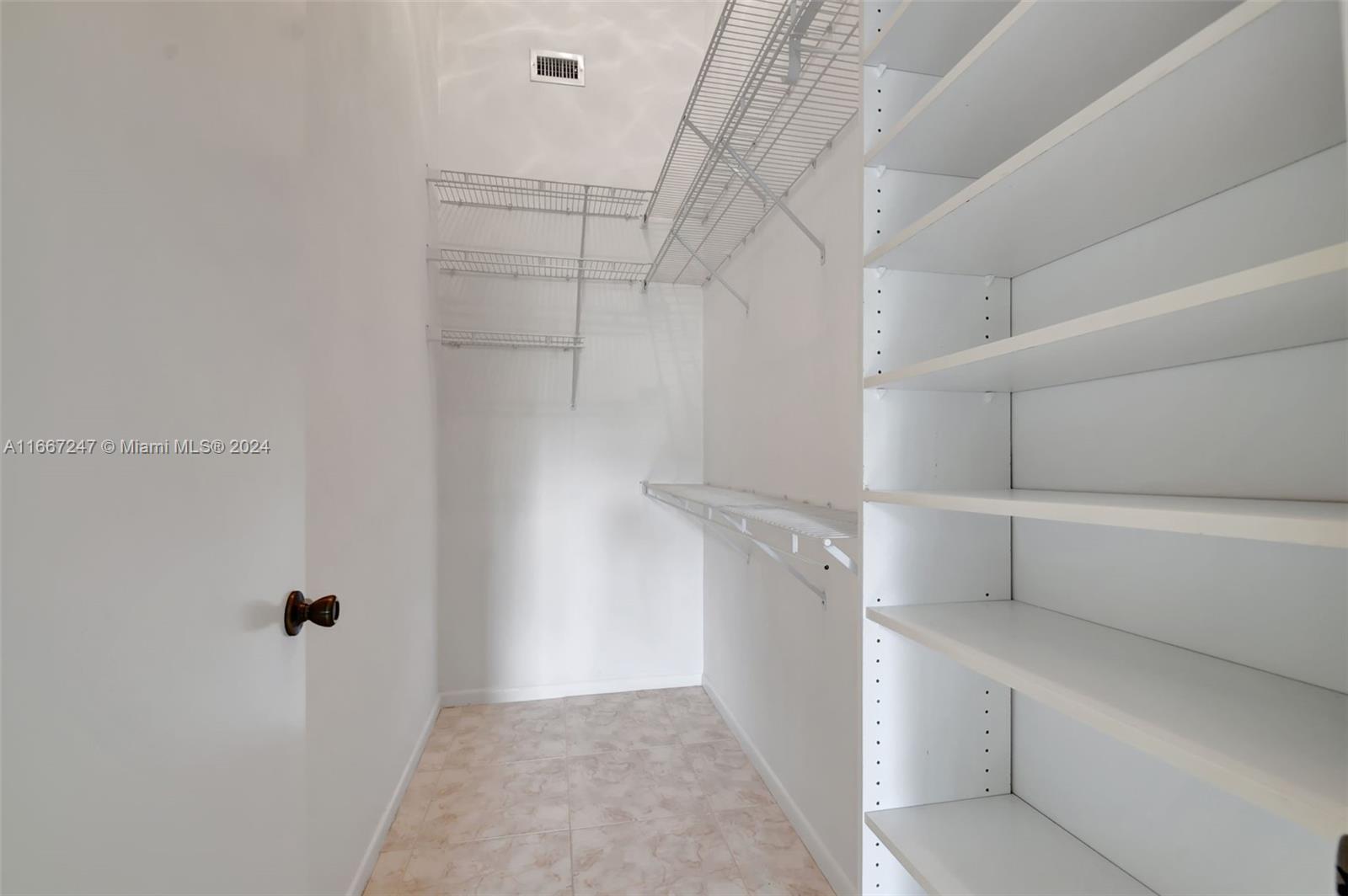 VILLAGES OF WOODLAKE 4 - Residential