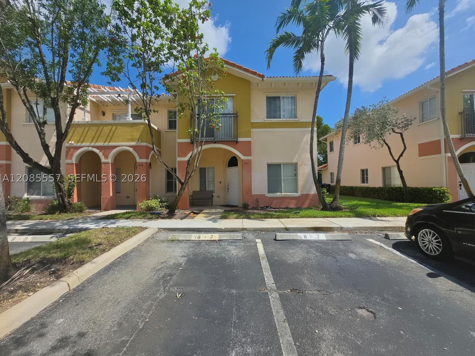 807 N Santa Catalina Cir