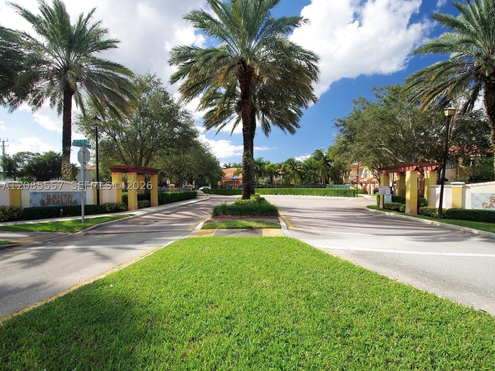 807 N Santa Catalina Cir, North Lauderdale FL 33068