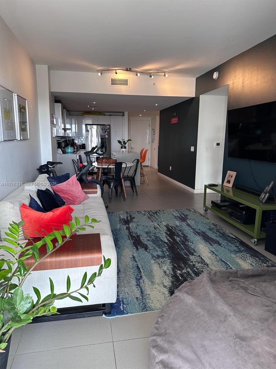 CANVAS CONDO - Residential