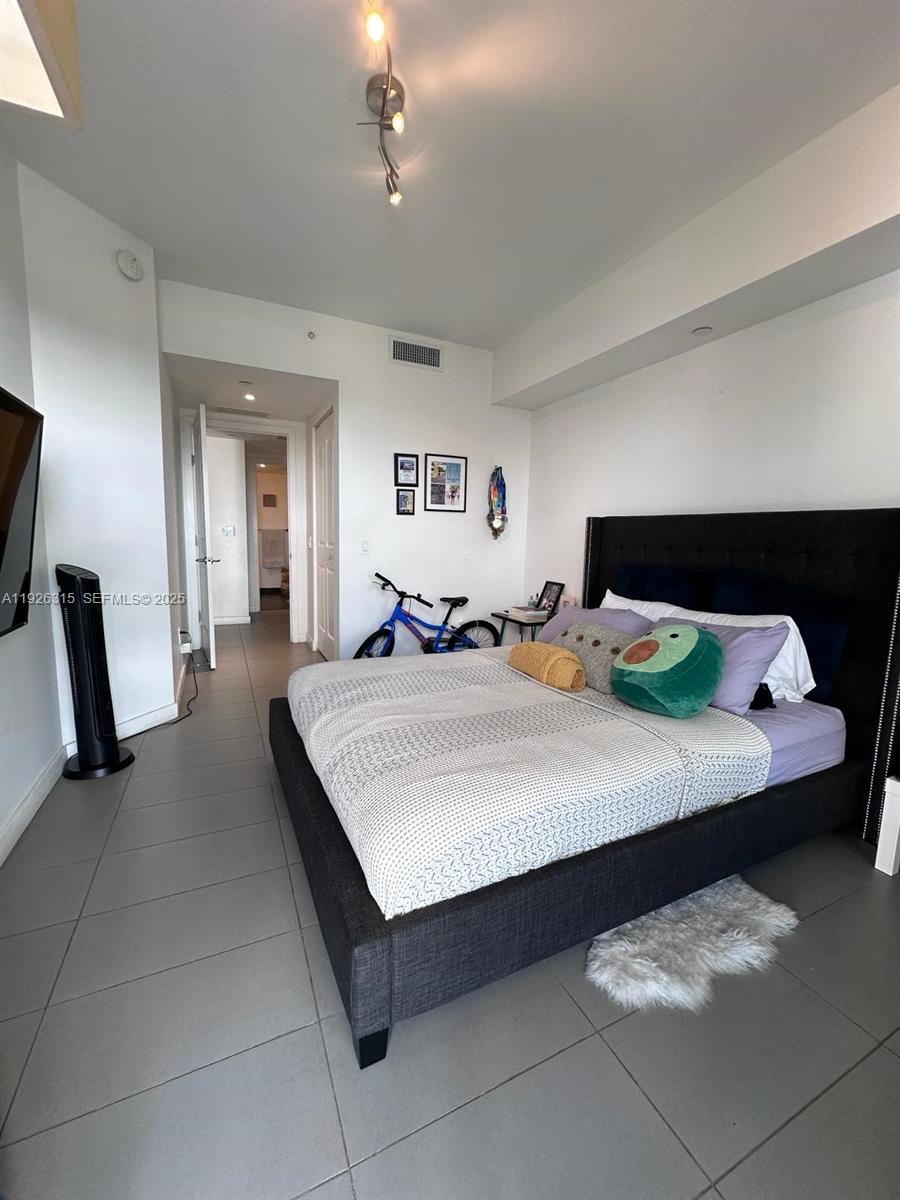 CANVAS CONDO - Residential