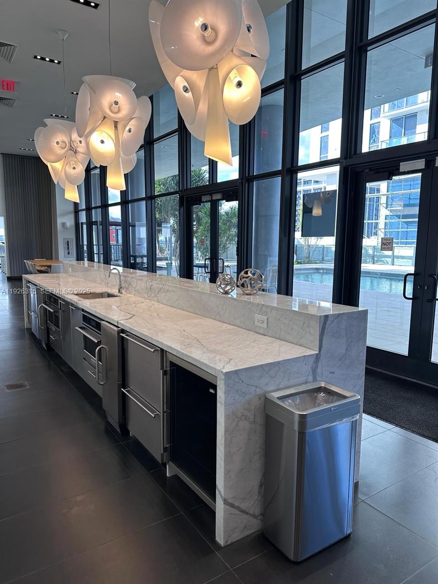 CANVAS CONDO - Residential