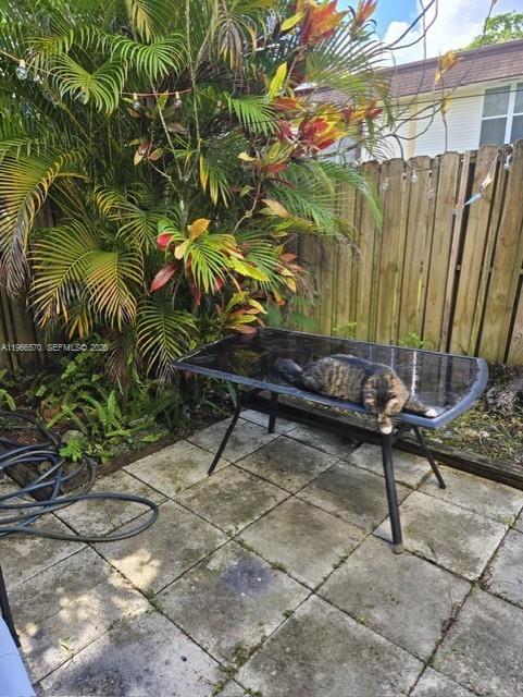 HOLLYWOOD GARDENS CONDOMI - Residential