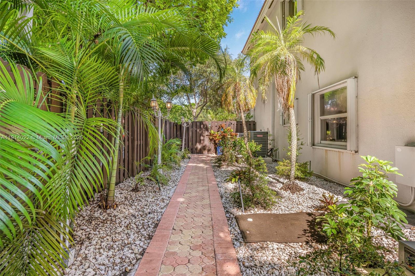 DORAL ISLES ANTILLES 1ST - Residential