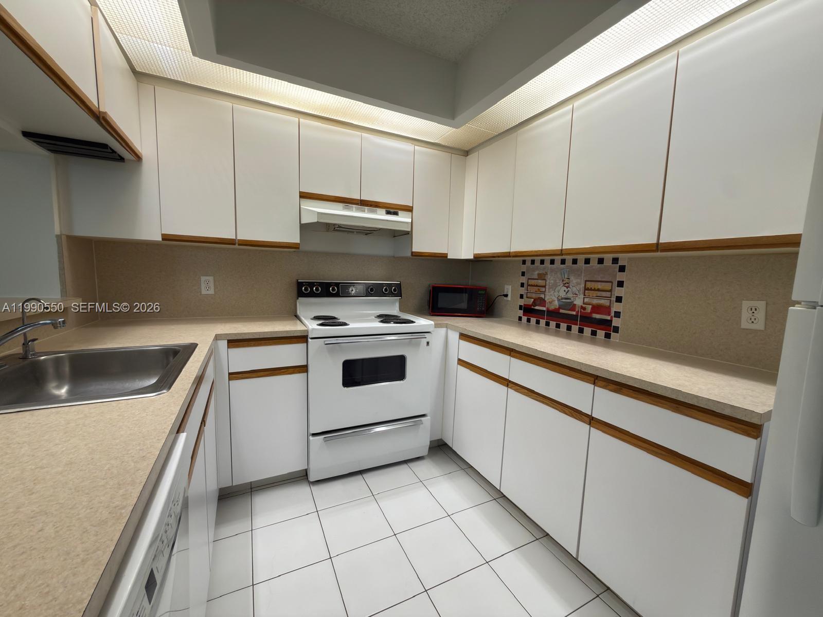 CAMBRIDGE AT CENTURY VILL - Residential