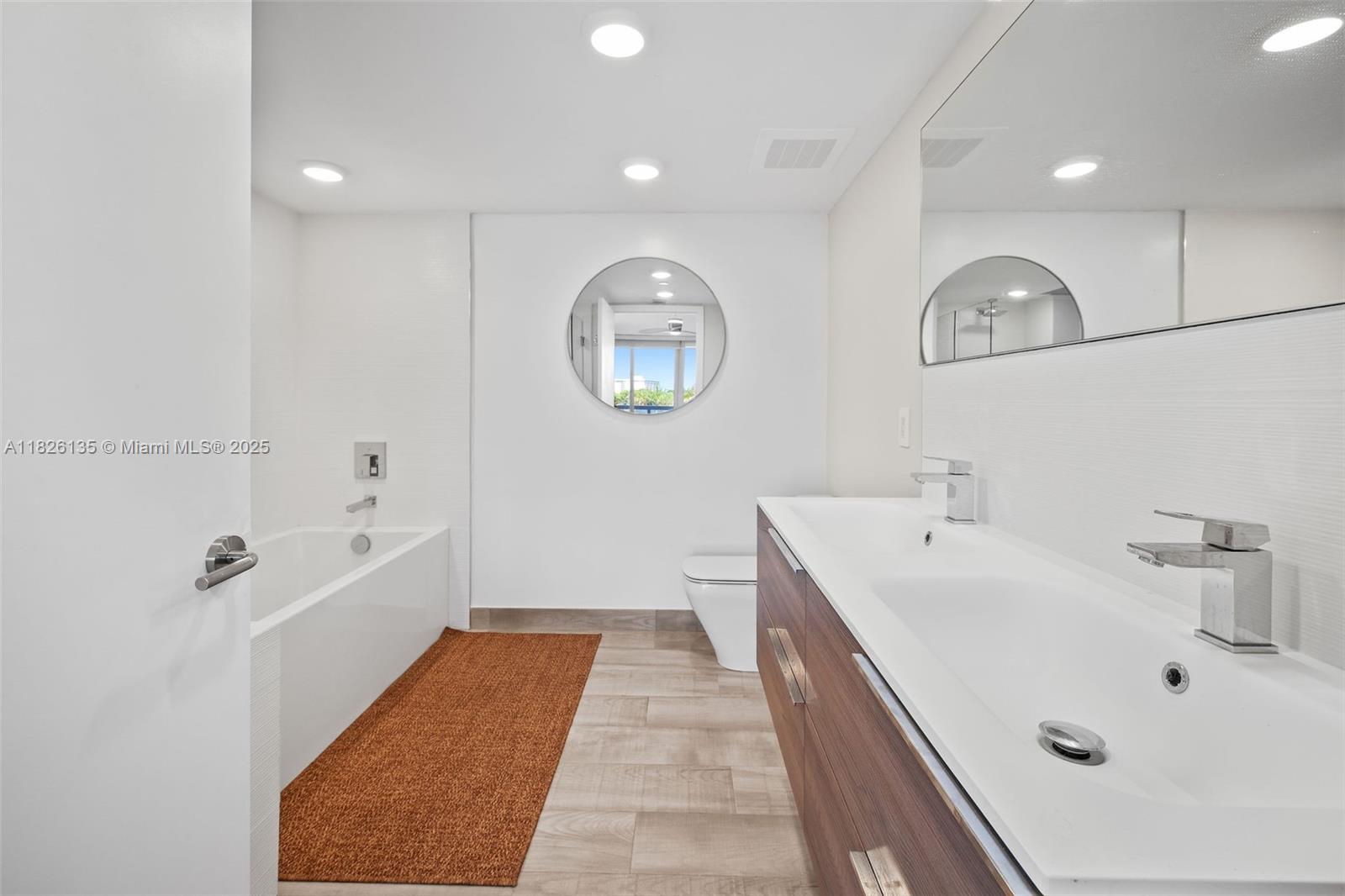 THE IVORY RESIDENCE CONDO - Residential Lease