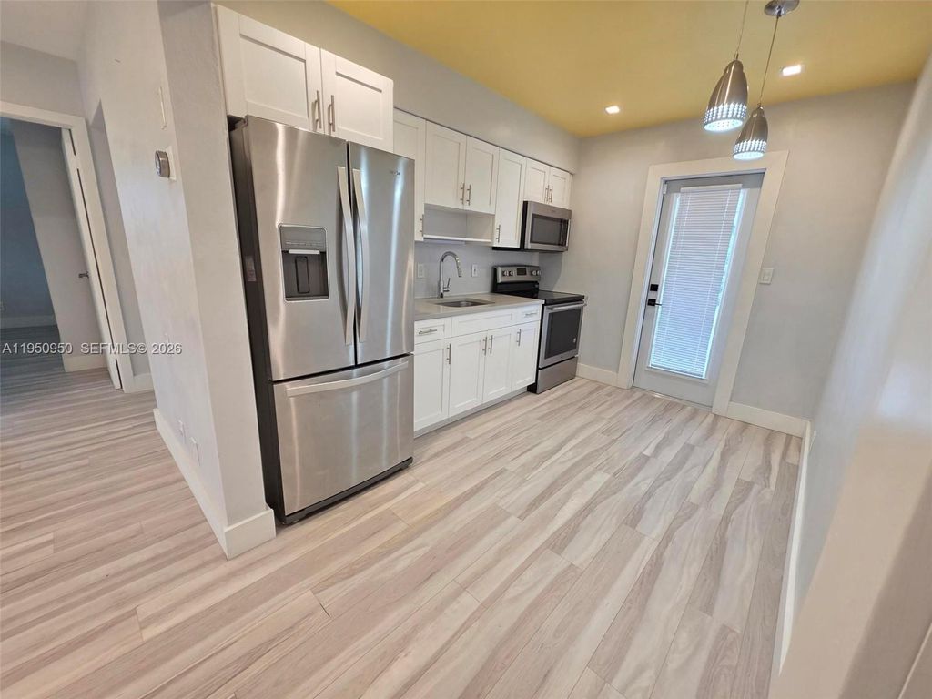 Photo of 250 NE 42nd St, Oakland Park, FL 33334 (MLS # A11950950)