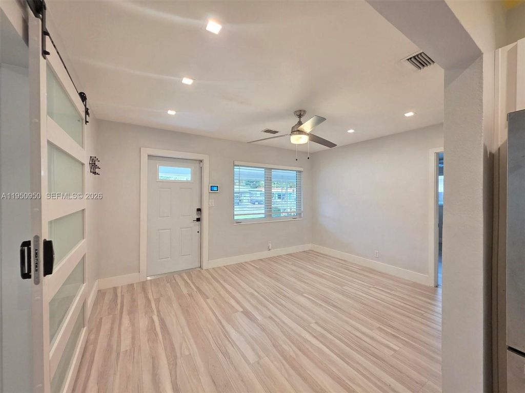 Photo of 250 NE 42nd St, Oakland Park, FL 33334 (MLS # A11950950)