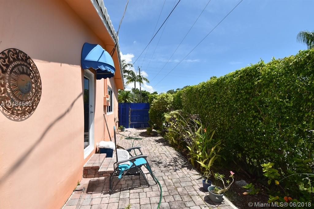 HOLLYWOOD LAKES SEC - Residential Lease